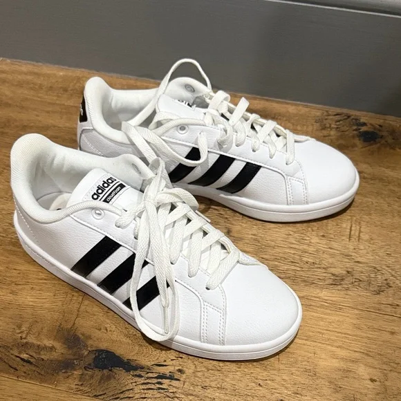 Adidas Cloudfoam White and Black Sneakers - Picture 5 of 5